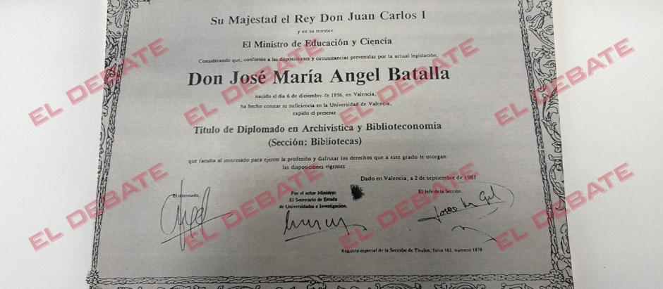 Título de Diplomado en Archivística y Biblioteconomía de José María Angel Batalla