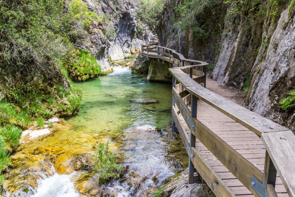 Pasarela sobre el río Borosa en la Cerrada de Elías.