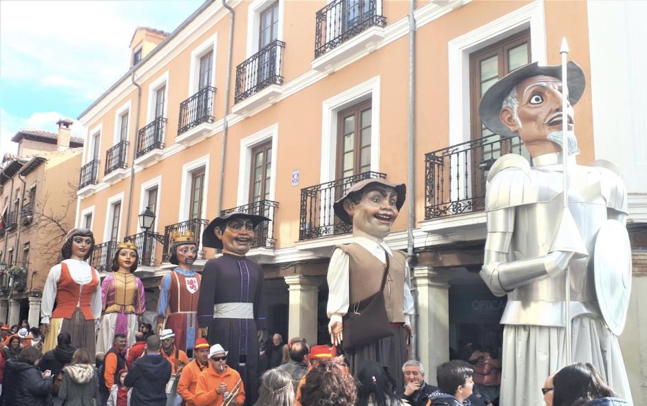 Comparsa Gigantes y Cabezudos en la Calle Mayor de Alcalá de Henares en 2018