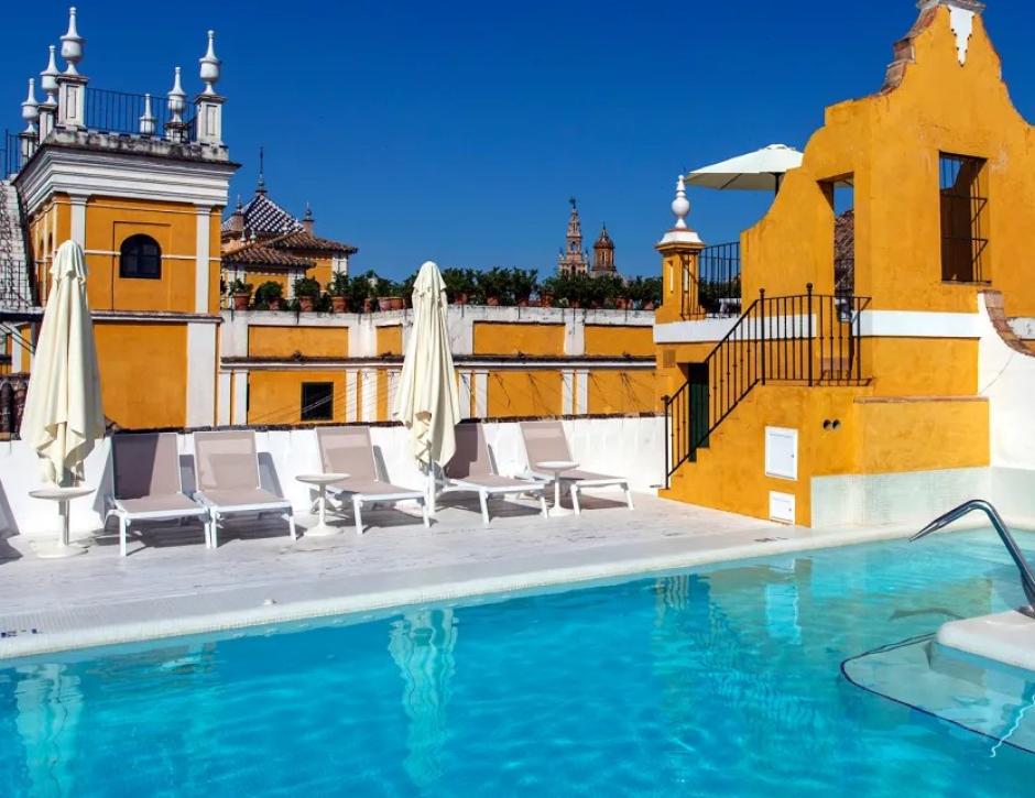 Piscina exterior en Las Casas de la Judería