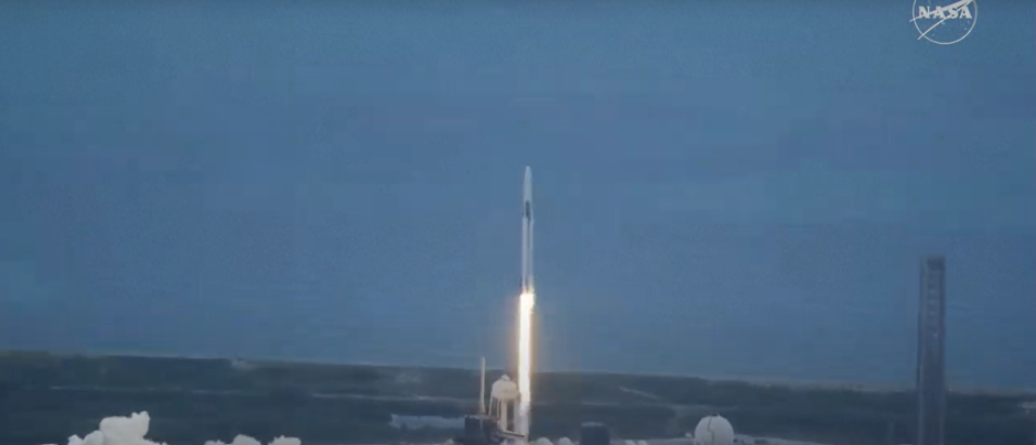 La nave espacial SpaceX Dragon, a bordo de un cohete Falcon 9, que transporta la misión Crew 11 de la NASA, despega desde el Complejo de Lanzamiento 39A como parte de los preparativos para su segundo intento de lanzamiento en el Centro Espacial Kennedy en Florida