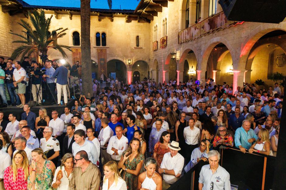 El acto de la entrega de trofeos celebrado en el Patio de Armas del Palacio Real de la Almudaina