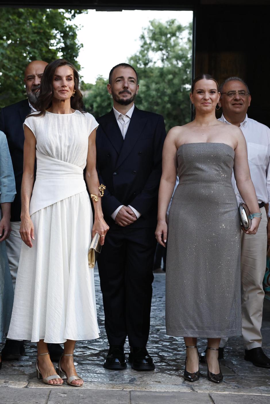 Doña Letizia con Marga Prohens y el director del Atlántida Mallorca, Jaume Ripoll