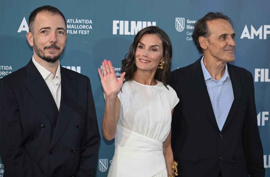 La Reina con Alberto Iglesias y el director del festival de cine, Jaime Ripoll
