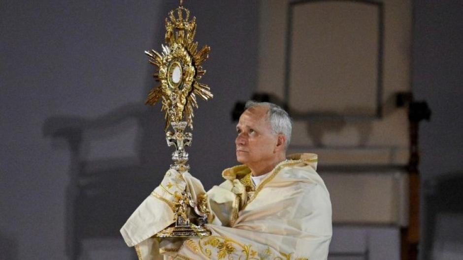 Momento de la adoración eucarística en la vigilia del Jubileo de los Jóvenes