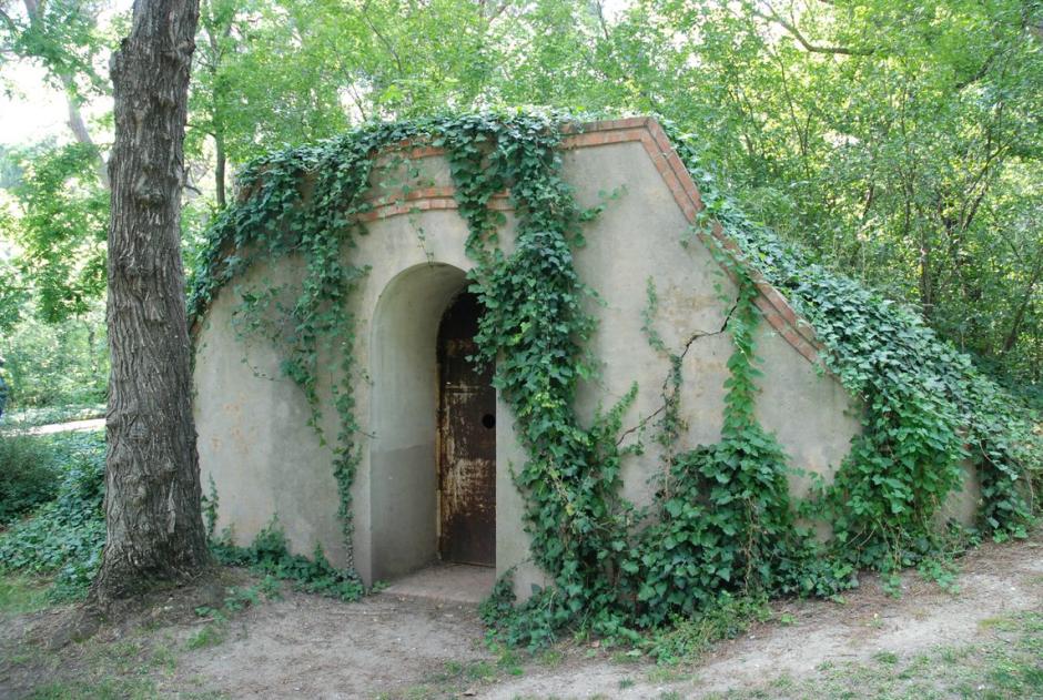 Entrada al búnker de El Capricho.