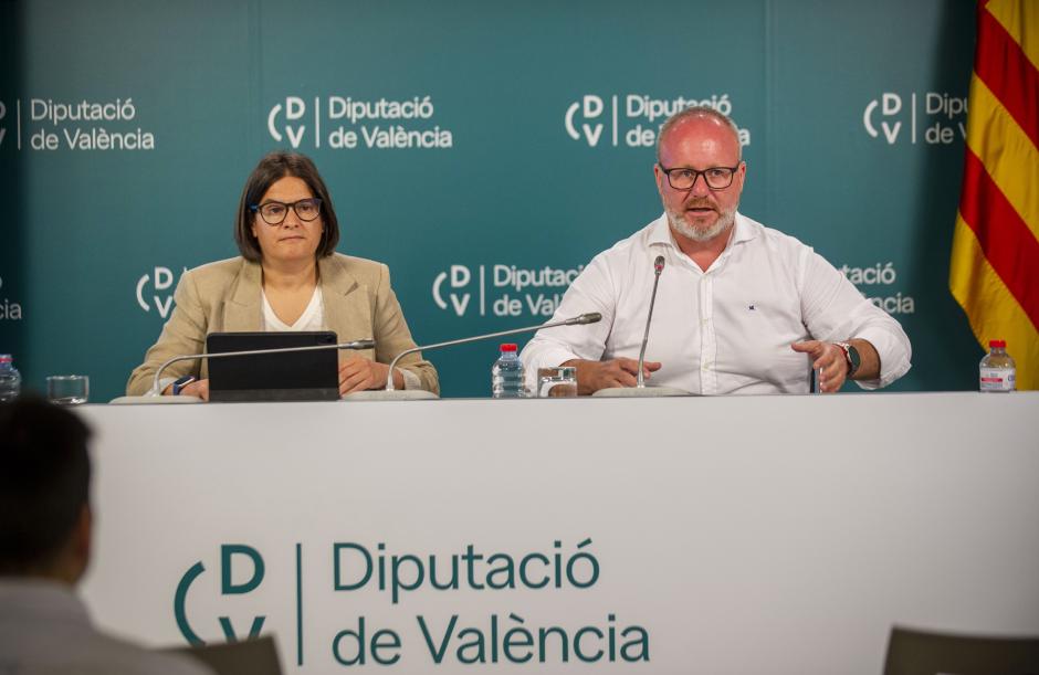 La diputada de Hacienda, Laura Sáez, y el diputado de Emergencias, Avelino Mascarell, durante su comparecencia