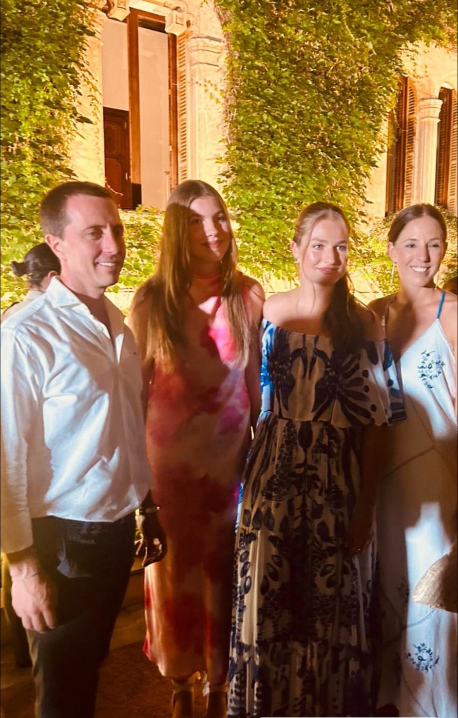 Antónia Roca, con la Princesa Leonor y la Infanta Sofía