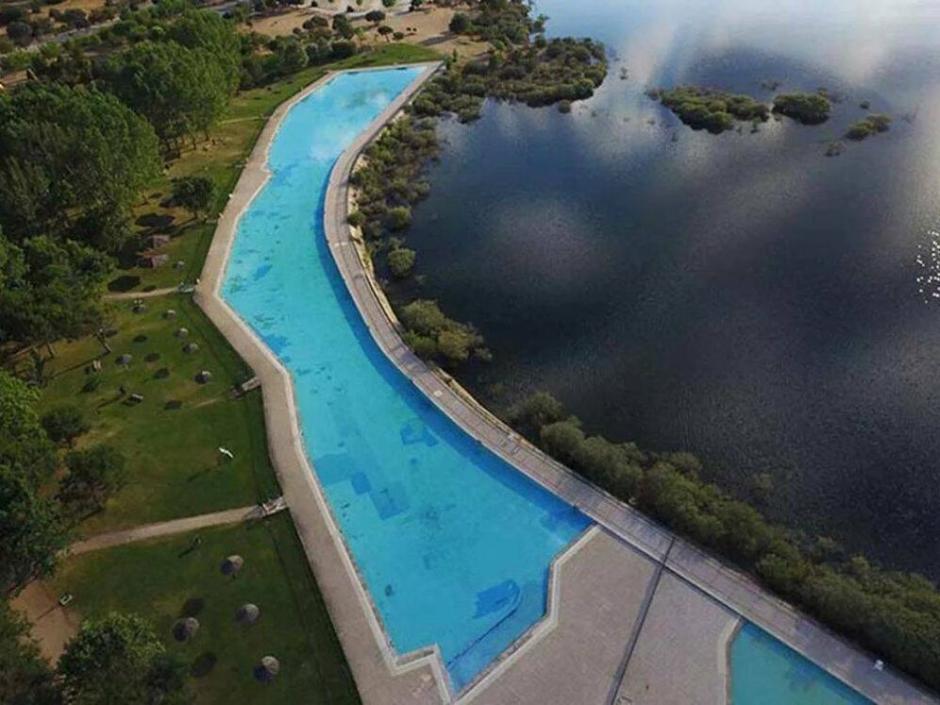 Vista aérea de la gran piscina de Riosequillo.