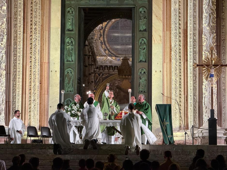 El arzobispo de Siena, don Augusto Paolo Lojudice, junto a don Ginés