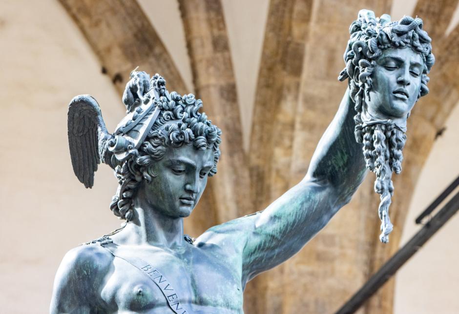 Perseo con la cabeza de Medusa, obra de Benvenuto Cellini en la Piazza della Signoria.