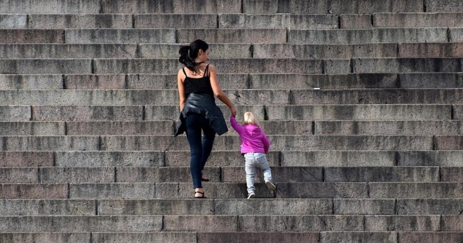 Una madre y su hijo, en una imagen de archivo
