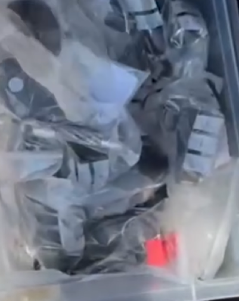 Llaves en el maletero de uno de los coches