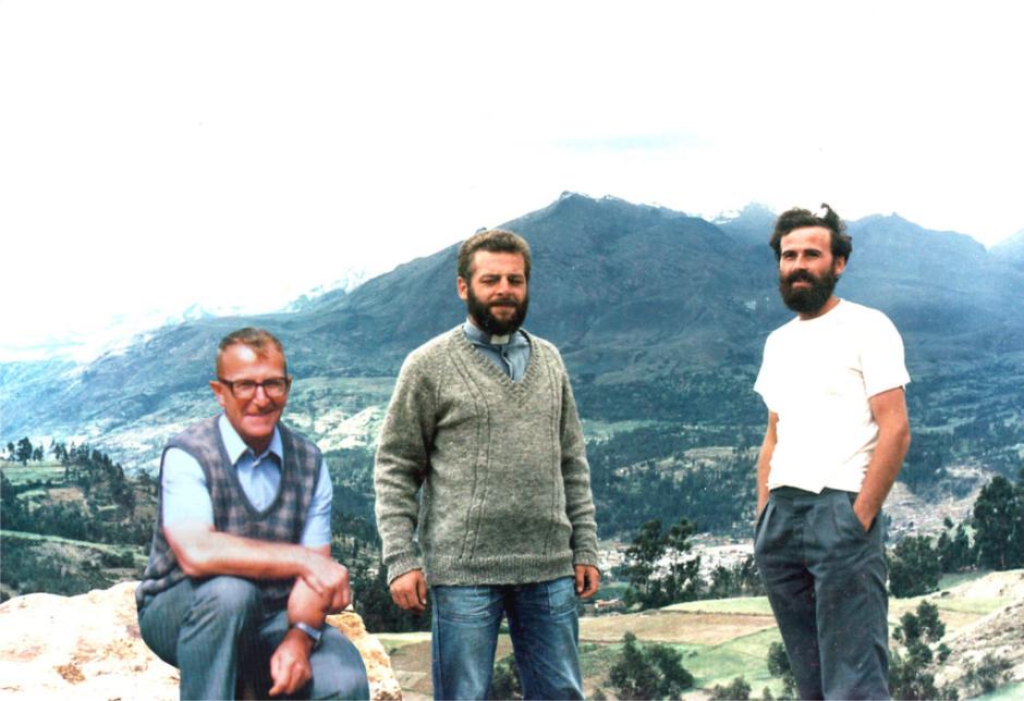 De izquierda a derecha: el y el diocesano italiano Alessandro Dordi, Fr. Miguel Tomaszek y Fr. Zbigniew Strzalkowki