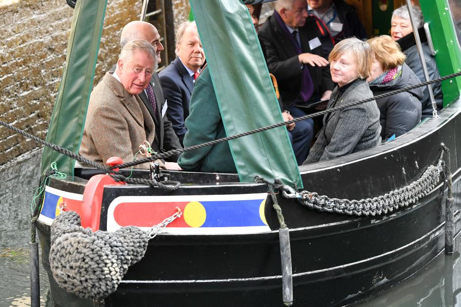 Carlos III, en un canal de los Cotswolds