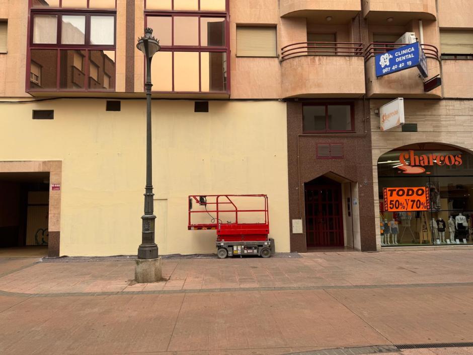 Estado actual de la pared de Ponferrada donde había un mural de Nevenka