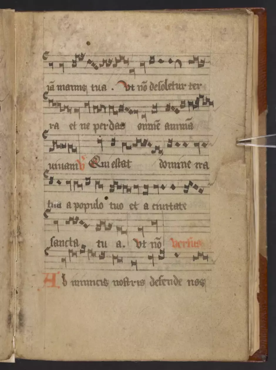 Una página de una rara colección de música medieval del Libro de Buckland, que ahora forma parte de la Colección de la Biblioteca Británica