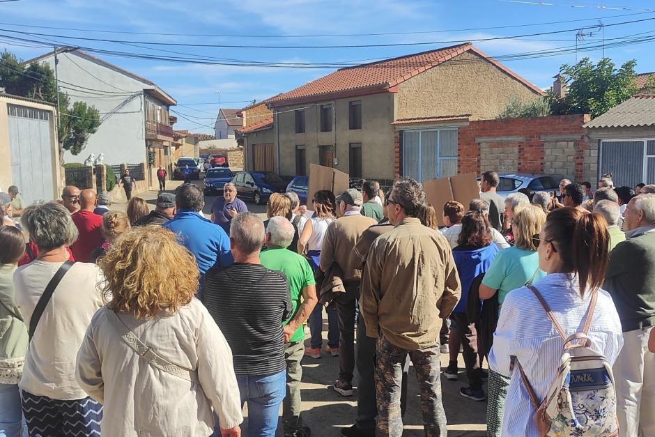 Los vecinos de Olleros de Tera salen a pedir la libertad del dueño del bar del pueblo
