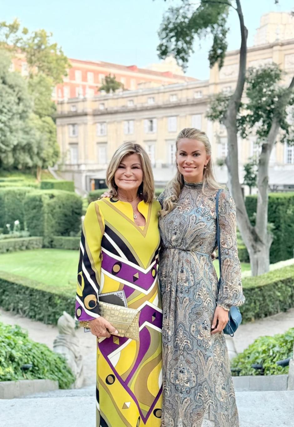 Cari Lapique y Carla Goyanes