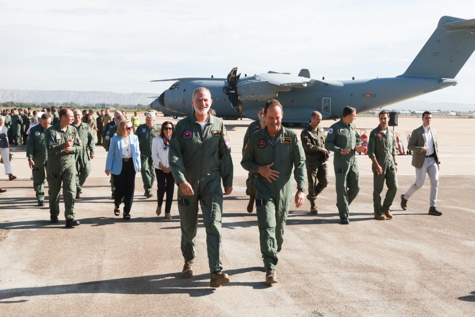 El Rey, en la Base Aérea de Zaragoza, donde ha visitado el ETAC