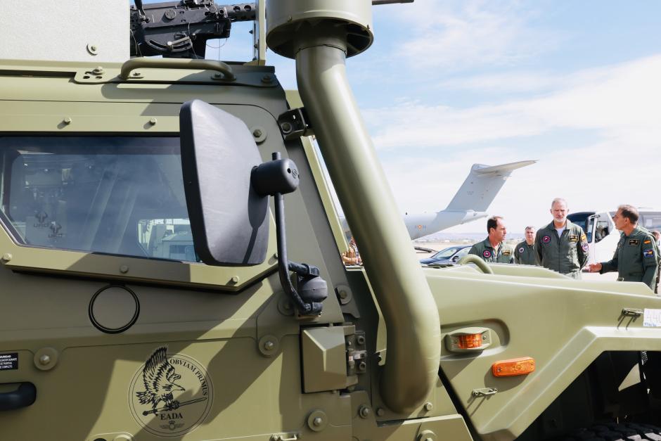 Un momento de la visita al ETAC en la Base de Zaragoza