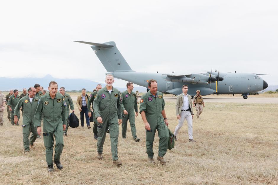 Don Felipe, con el T.23 al fondo