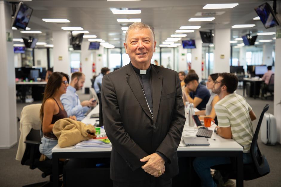Monseñor Martínez Camino durante su visita a 'El Debate'