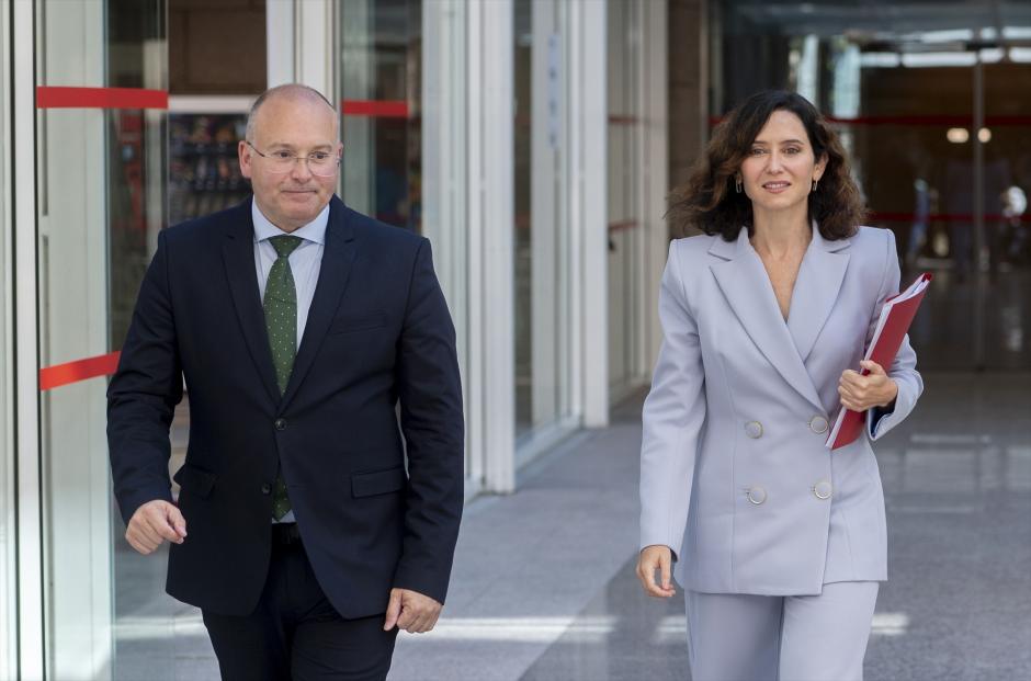 El secretario general del PP, Miguel Tellado, y la presidenta de la Comunidad de Madrid, Isabel Díaz Ayuso