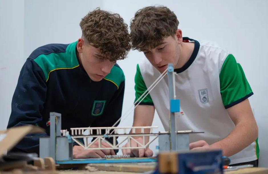 Dos estudiantes de bachillerato del Colegio Internacional de Valladolid