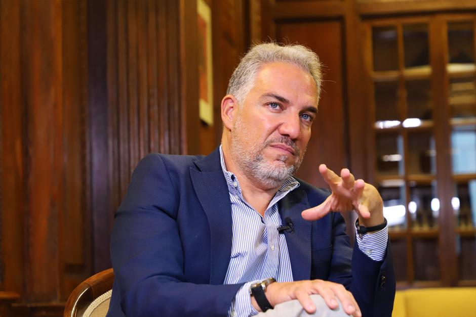 Elías Bendodo durante su entrevista con El Debate