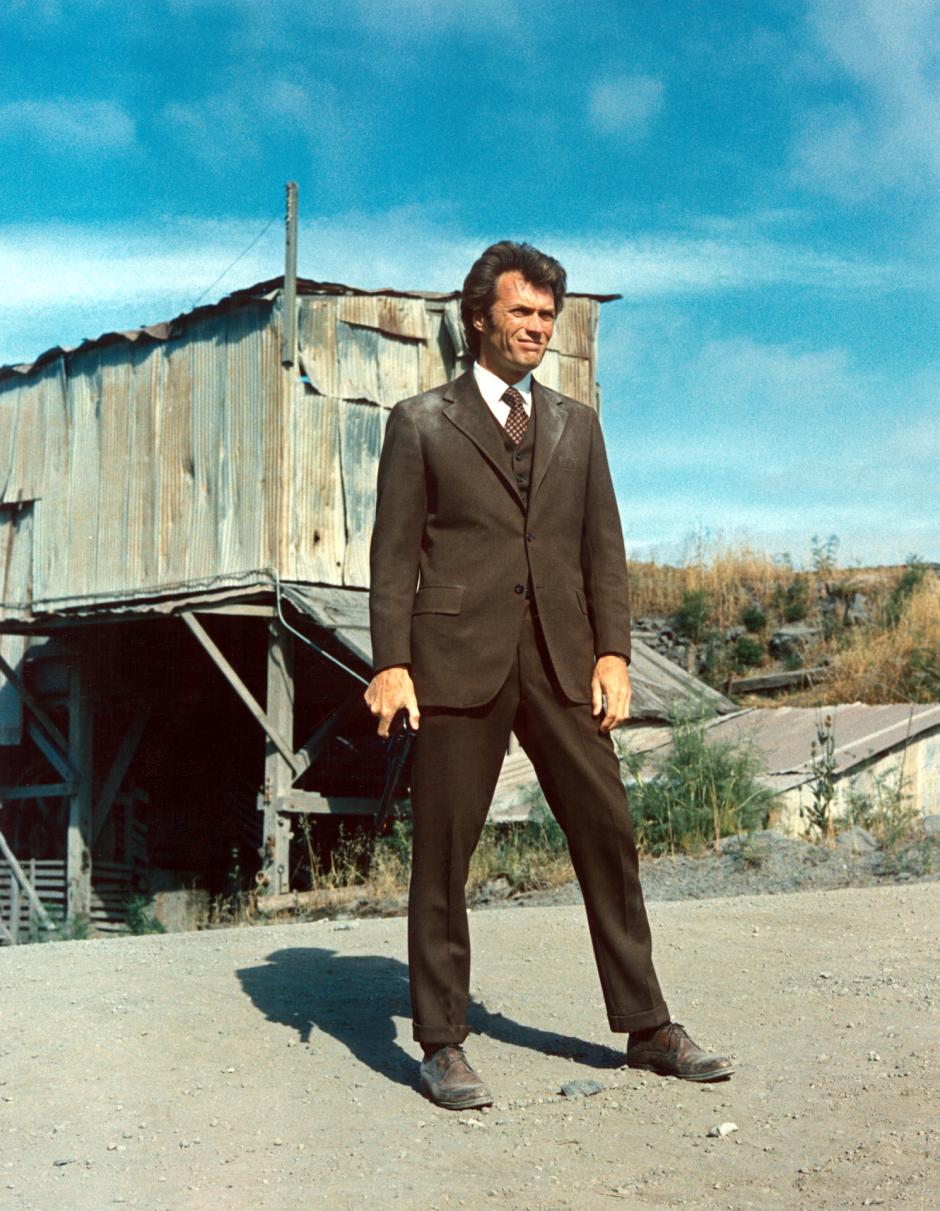 Clint Eastwood y su imponente planta como el Harry Callahan de Harry el Sucio y sus secuelas