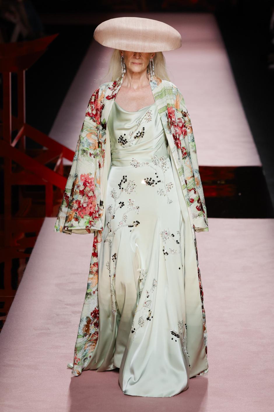 A model wears at collection runway a creation from “Isabel Sanchis“ during Pasarela Cibeles Mercedes-Benz Fashion Week Madrid 2025 in Madrid, on Friday , 19 September 2025.