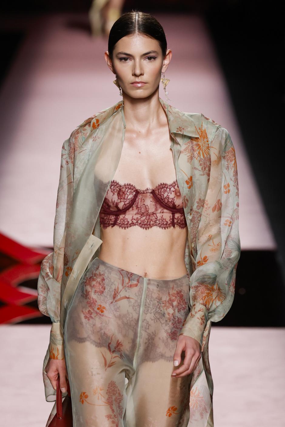 A model wears at collection runway a creation from “Isabel Sanchis“ during Pasarela Cibeles Mercedes-Benz Fashion Week Madrid 2025 in Madrid, on Friday , 19 September 2025.