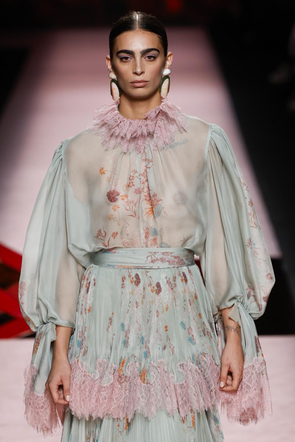 A model wears at collection runway a creation from “Isabel Sanchis“ during Pasarela Cibeles Mercedes-Benz Fashion Week Madrid 2025 in Madrid, on Friday , 19 September 2025.