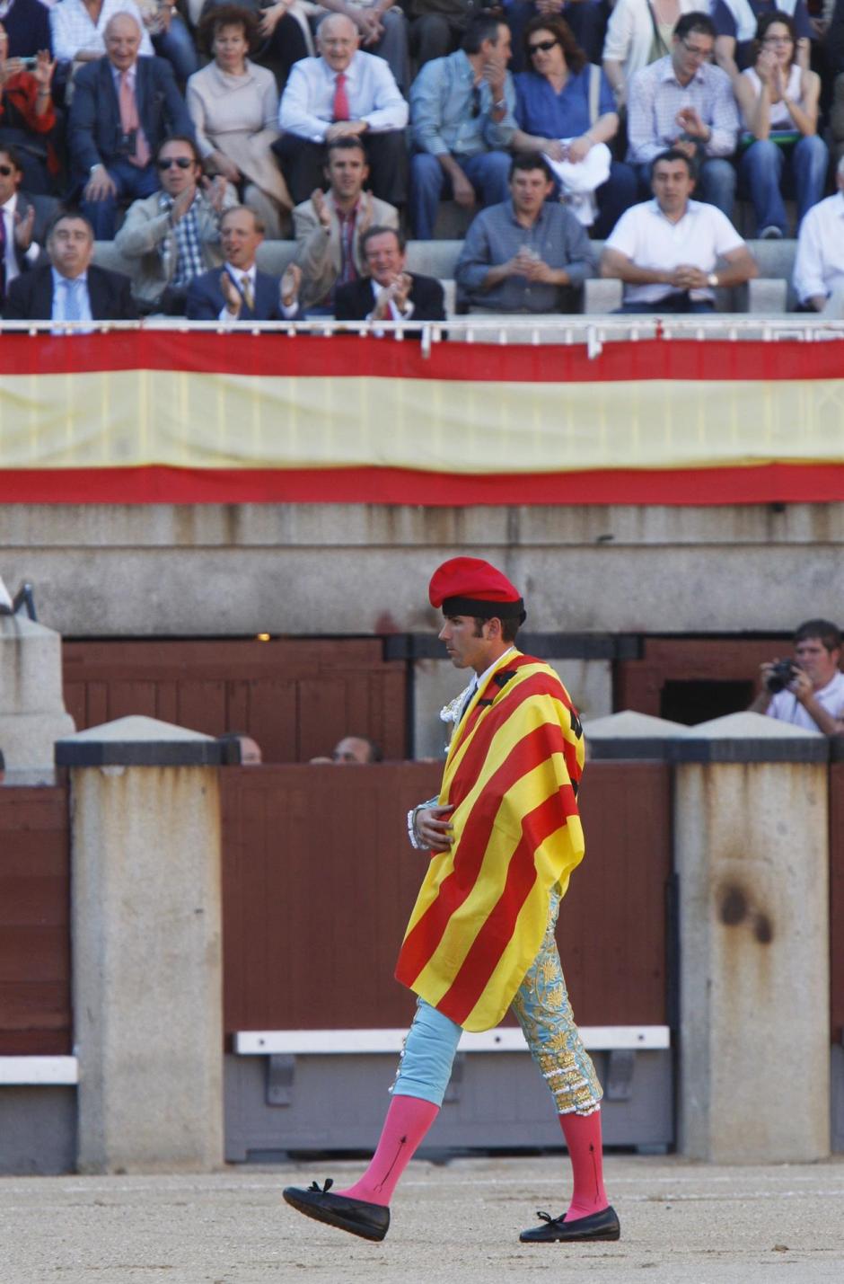 Serafín Marín, con señera y barretina, en Madrid durante la Feria de San Isidro de 2010