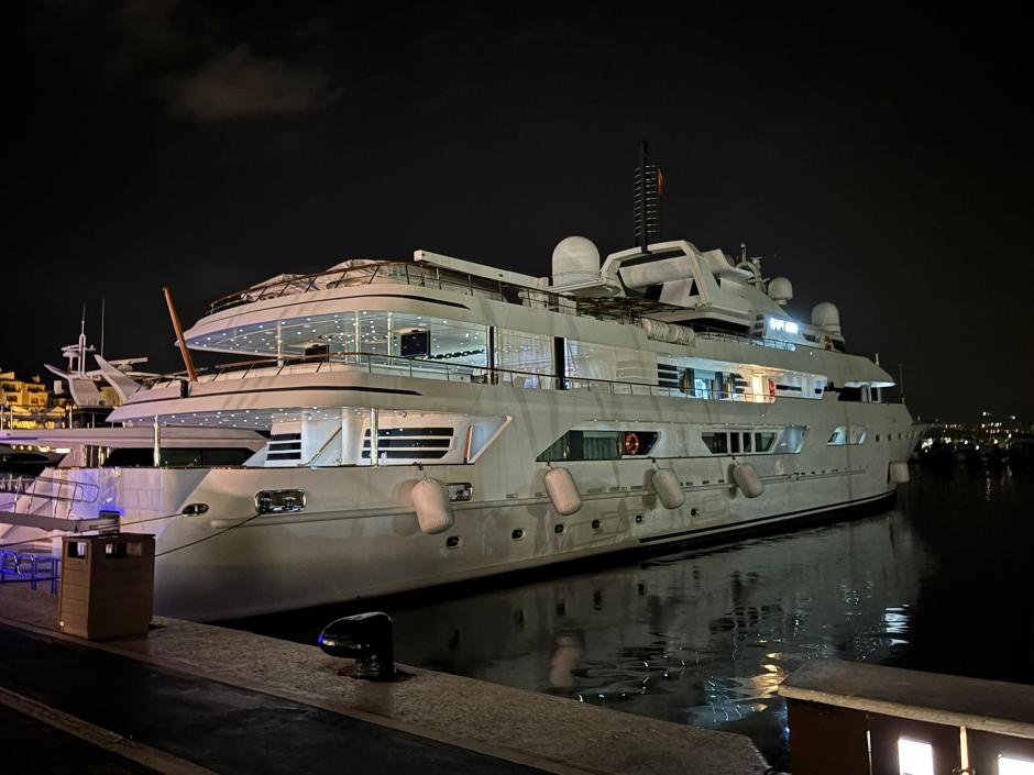 Imagen del yate Lady Haya, propiedad de la familia real saudí, atracado en Puerto Banús, Marbella
