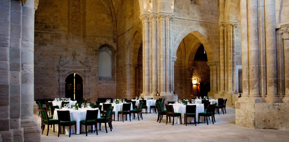 Antigua sala capitular del Monasterio de Santa María de Retuerta, dispuesta para un evento
