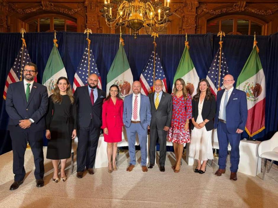 Parte de los líderes participantes en la Tercera Cumbre Bilateral México–EE.UU. celebrada en Washington