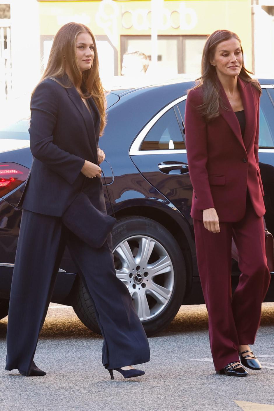 La Princesa Leonor y la Reina Letizia a su llegada este viernes a Pamplona