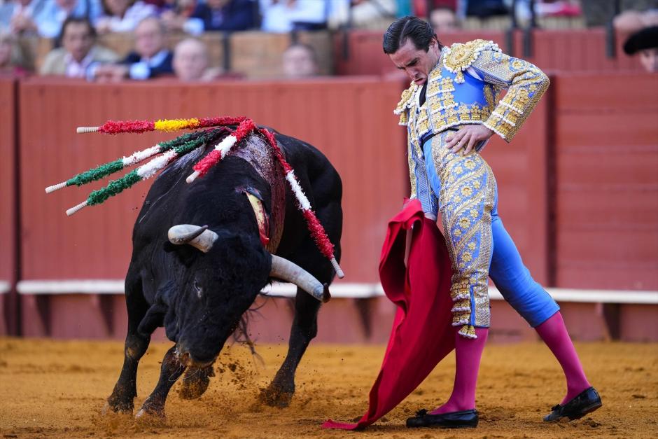 Juan Ortega, con la muleta este viernes en Sevilla, donde también cortó una oreja