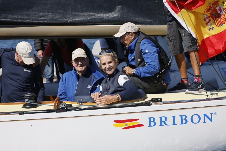 Juan Carlos I y la Infanta Elena a bordo de El Bribón