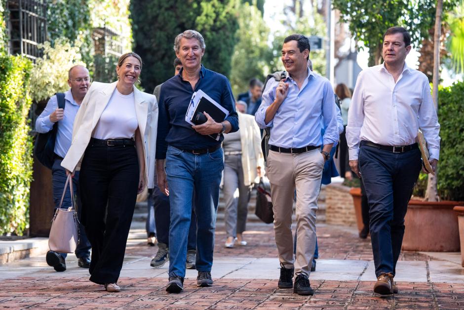 Alberto Núñez Feijóo y algunos de sus barones este sábado en la cumbre del PP en Murcia