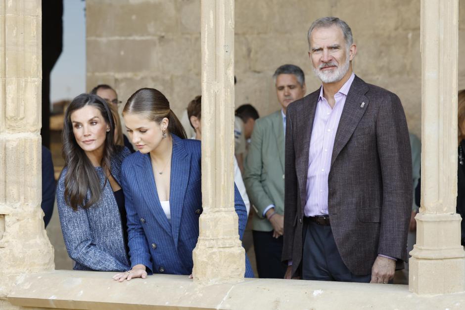 Los Reyes y la Princesa, durante la visita al Palacio Real de Olite