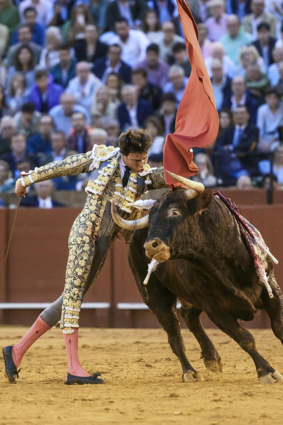 Pase de pecho de Roca Rey al primero de su lote