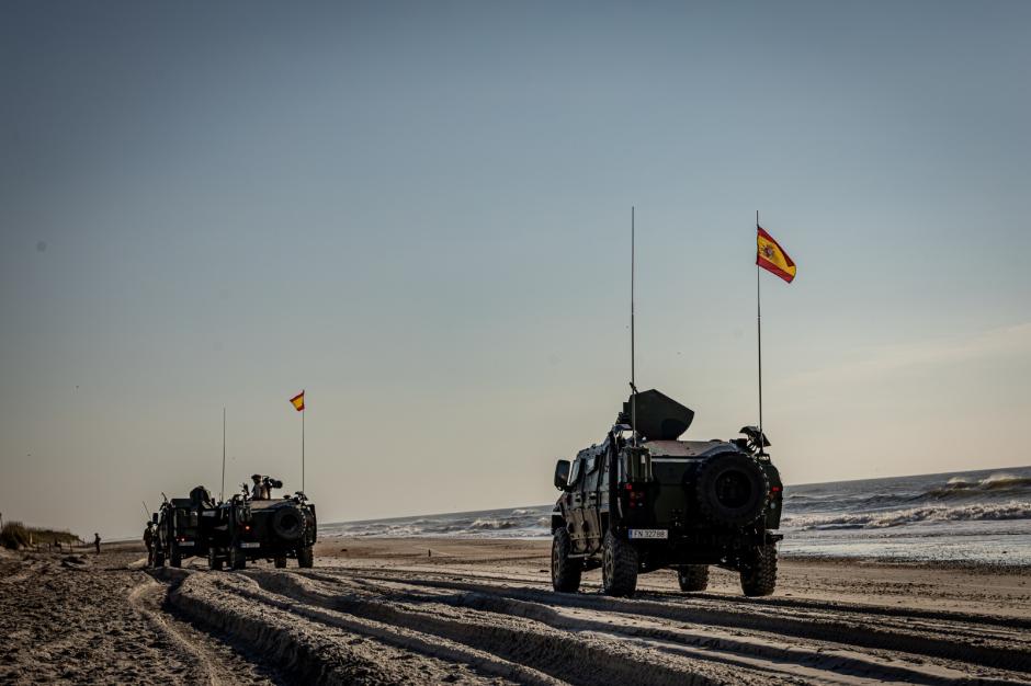 Convoy tras el desembarco español en UNITAS 25