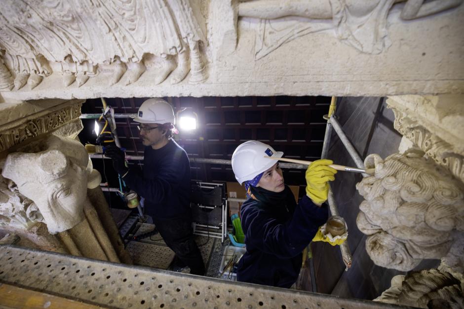 Trabajos de restauración de la portada occidental de la basílica de San Vicente