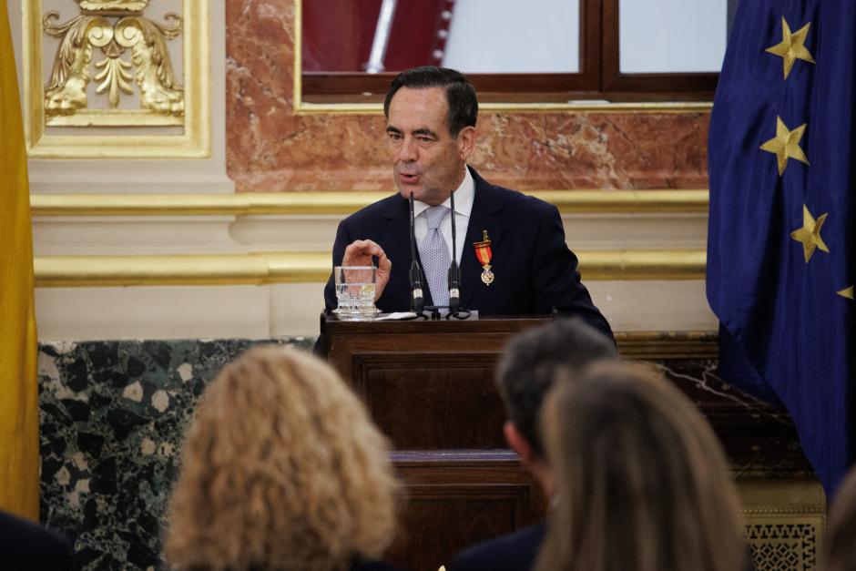 (Foto de ARCHIVO)
El expresidente del Congreso de los Diputados, José Bono, interviene durante la entrega de la ‘Medalla del Congreso de los Diputados’ a los presidentes actuales de la Cámara, en el Congreso de los Diputados, a 22 de junio de 2023, en Madrid (España). La Mesa del Congreso ha concedido la Medalla que la institución creó el pasado mes de marzo a todas las personas que han presidido la Cámara desde la Transición, desde Antonio Hernández Gil que estuvo al frente de las misma en la Legislatura Constituyente hasta Ana Pastor, antecesora de la actual presidenta, Meritxell Batet.

Alejandro Martínez Vélez / Europa Press
22/6/2023