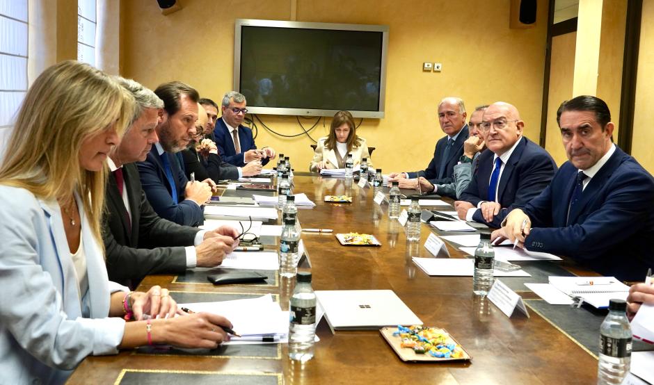 Caras largar en la reunión de seguimiento de la Sociedad Valladolid Alta Velocidad, este lunes