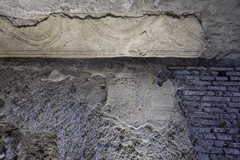 Algunos de los estucos decorativos que se han recuperado