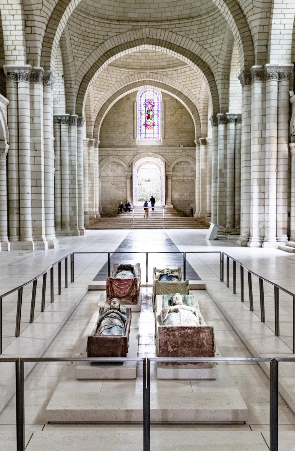 Sepulcros de Enrique II de Inglaterra, Leonor de Aquitania, Ricardo Corazón de León y de Isabel de Angulema.